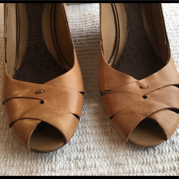 Kenneth Cole Tan Wedge Shoes - Brown Wedges - Picture 3 of 8